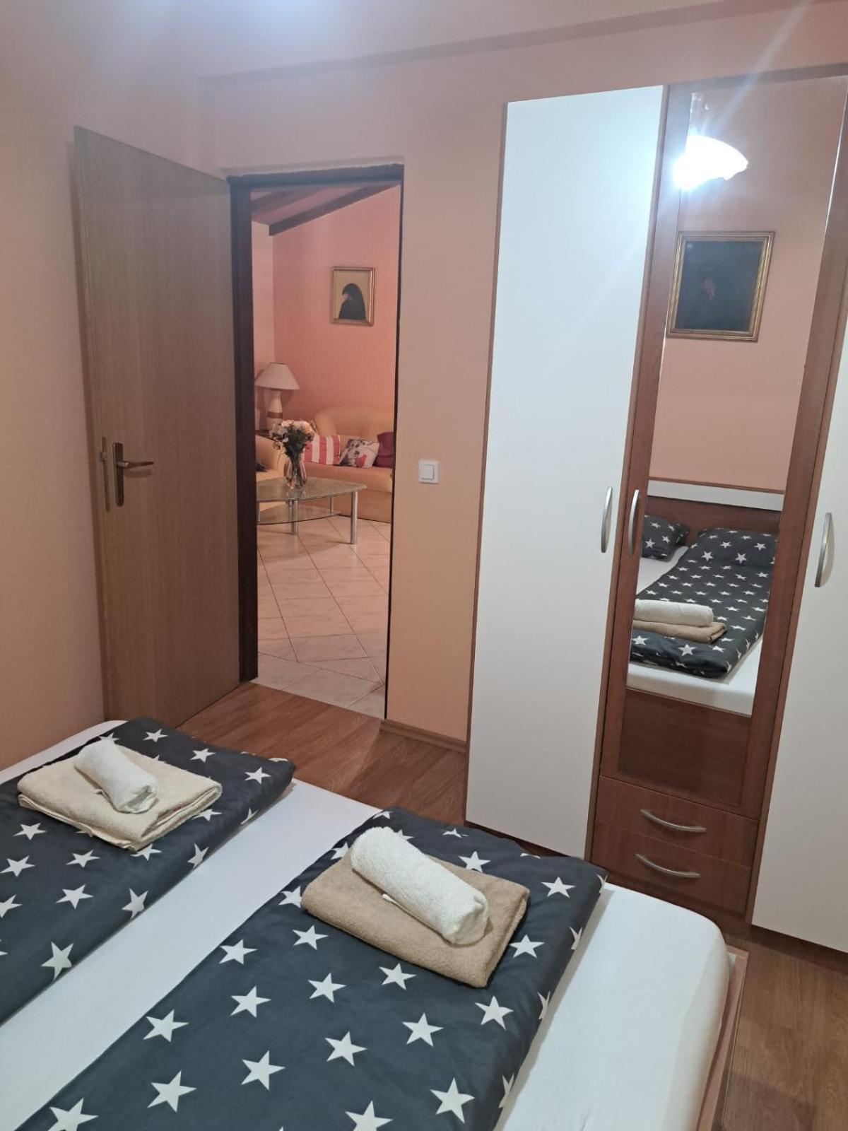Apartments Vila Vanda Porec Exterior photo